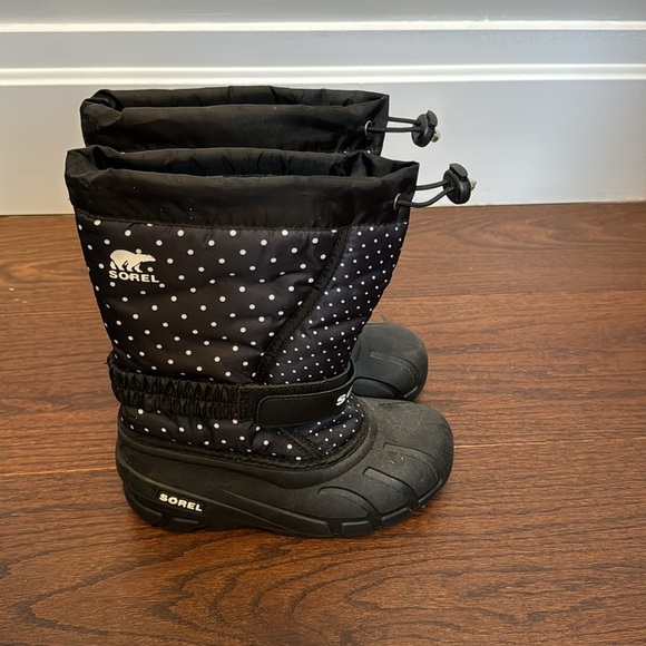 Sorel Black and White Snow Boots Size 2 - Picture 3 of 6